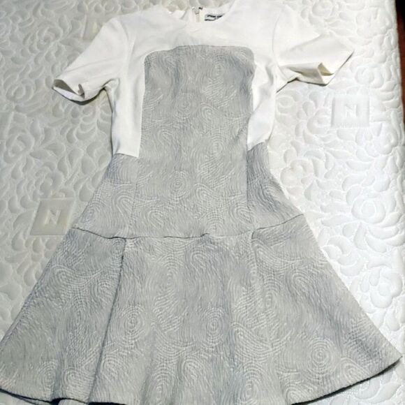 Opening Ceremony Pleated Bodycon Fit and Flare Dress | White + Light Gray SZ0 - Picture 4 of 5